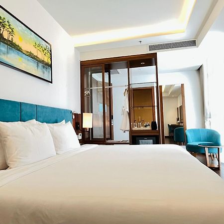 Maximilan Danang Beach Hotel Extérieur photo