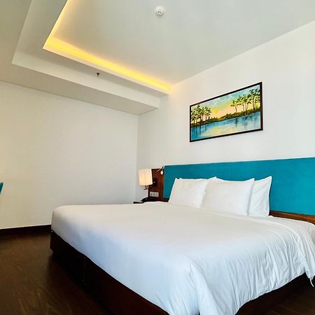 Maximilan Danang Beach Hotel Extérieur photo