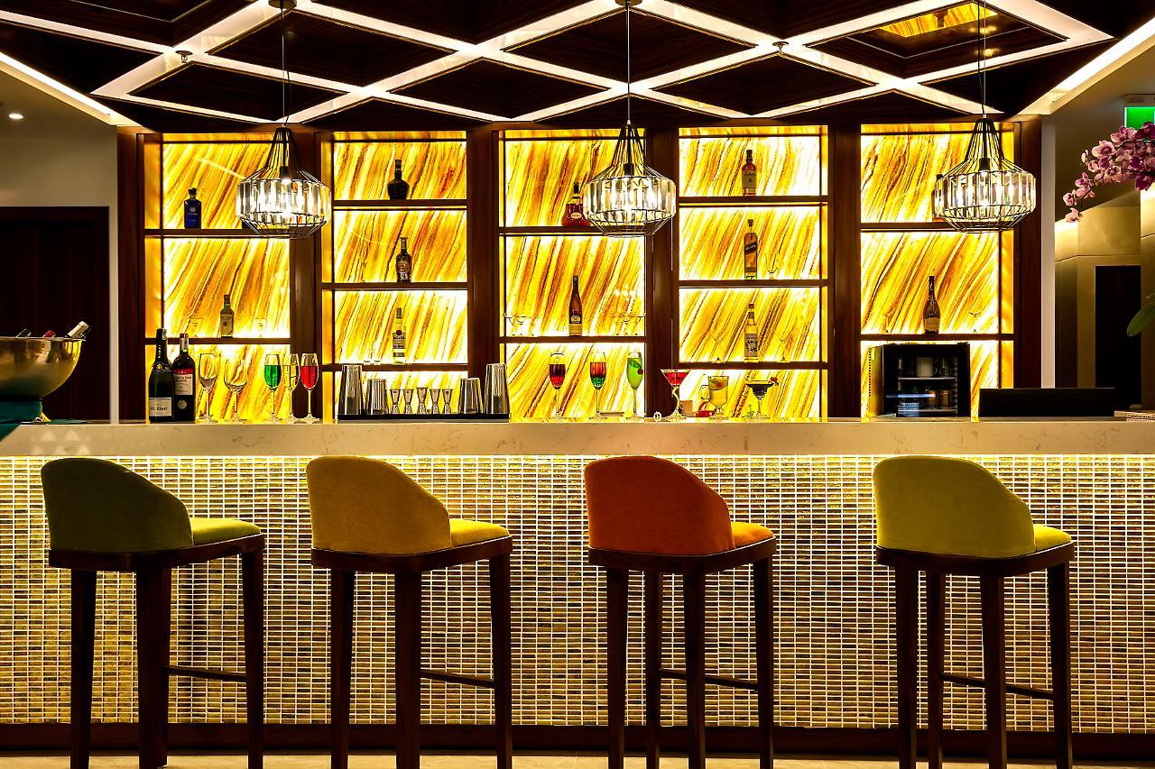 Maximilan Danang Beach Hotel Extérieur photo