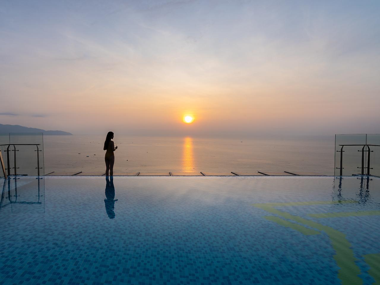 Maximilan Danang Beach Hotel Extérieur photo