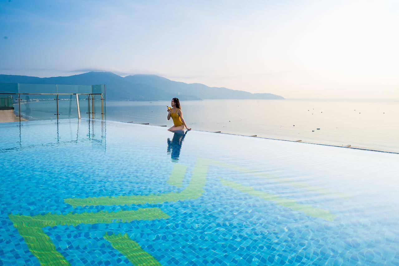 Maximilan Danang Beach Hotel Extérieur photo