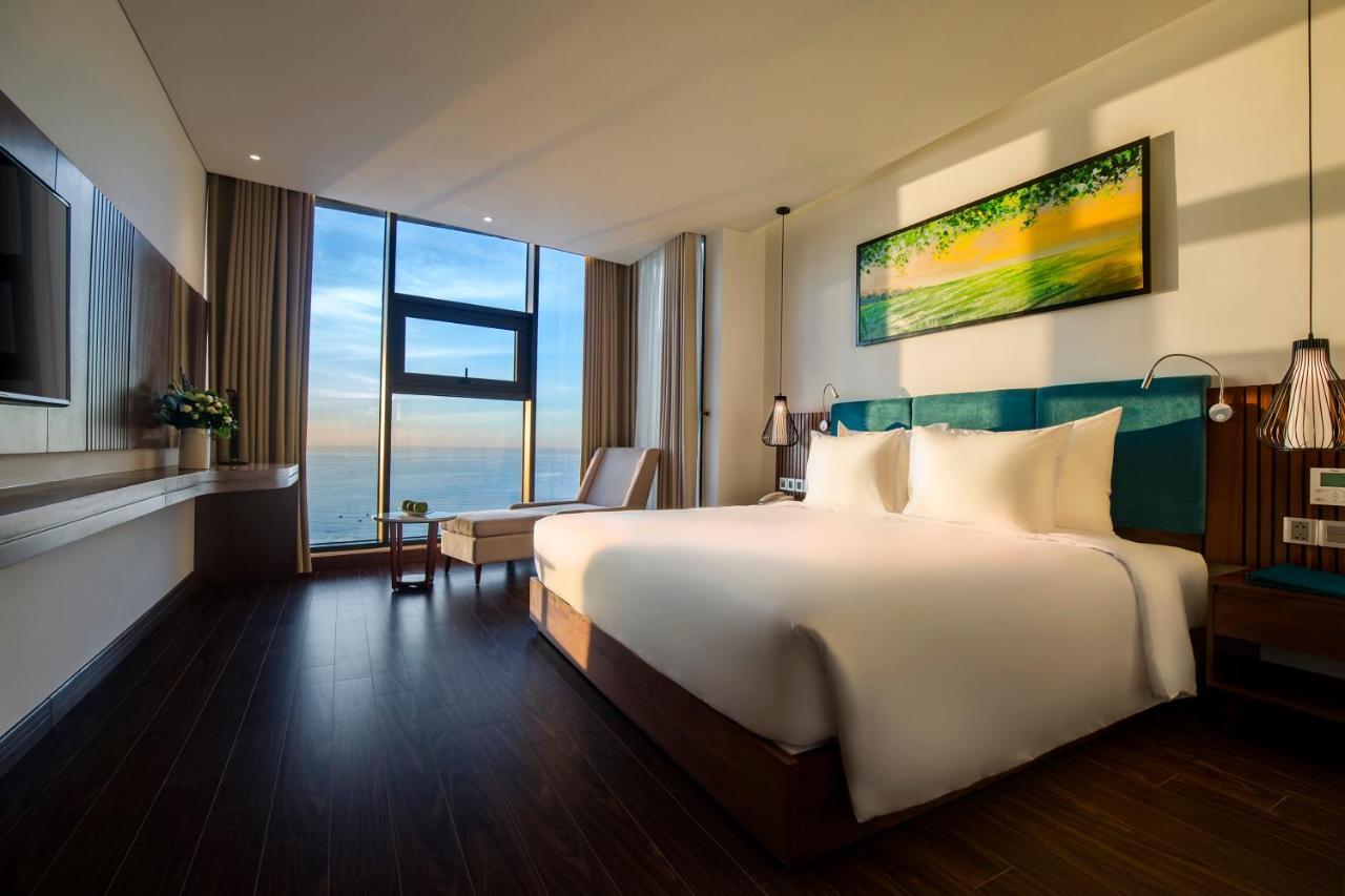 Maximilan Danang Beach Hotel Extérieur photo