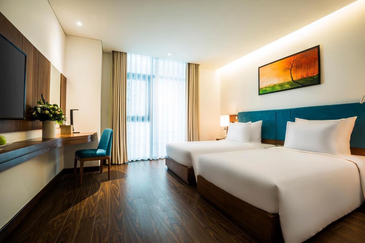 Maximilan Danang Beach Hotel Extérieur photo