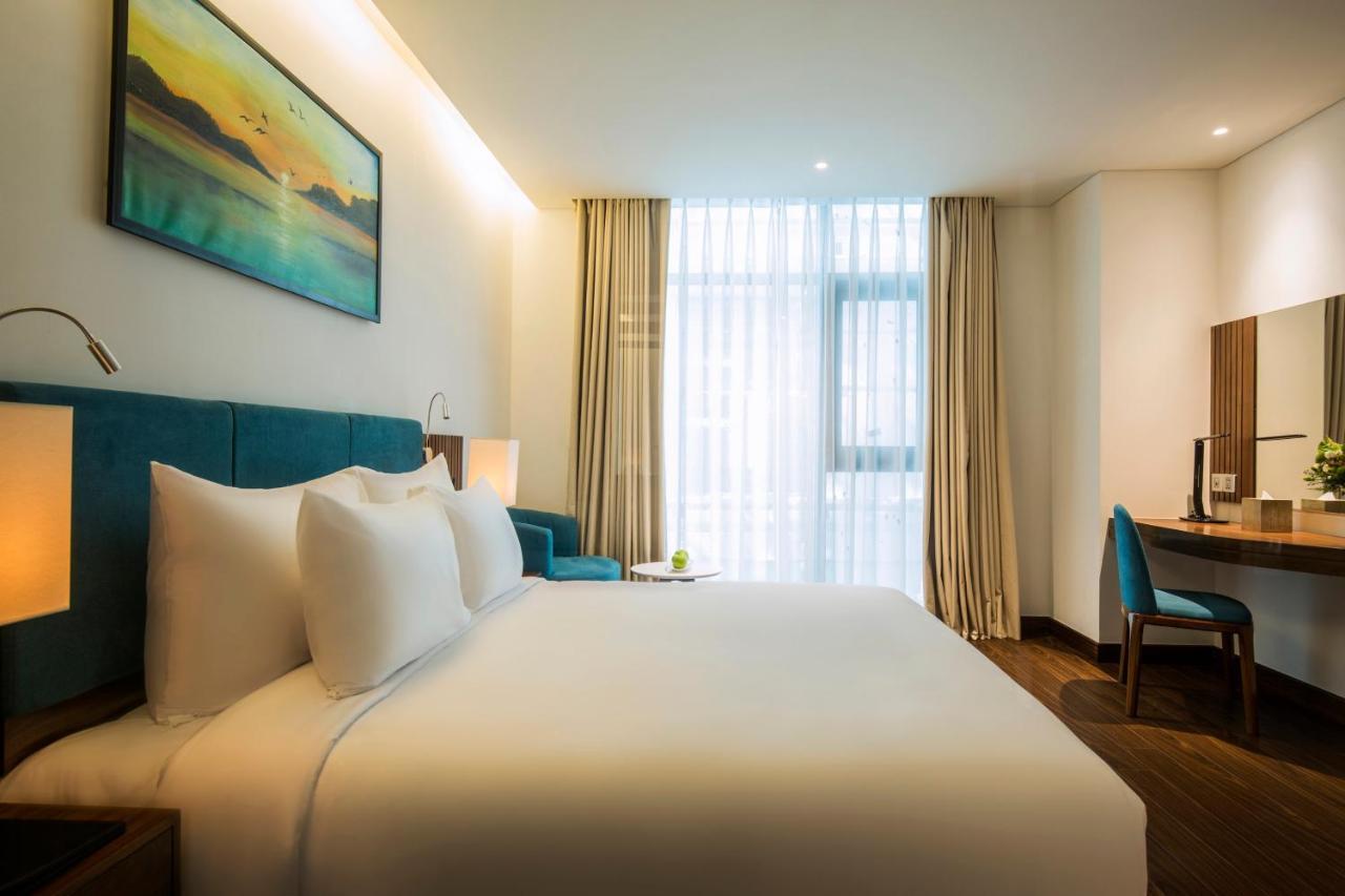 Maximilan Danang Beach Hotel Extérieur photo