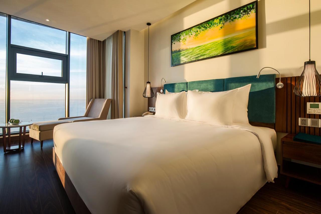 Maximilan Danang Beach Hotel Extérieur photo