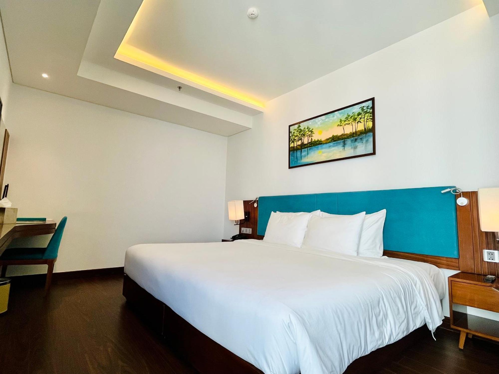 Maximilan Danang Beach Hotel Extérieur photo