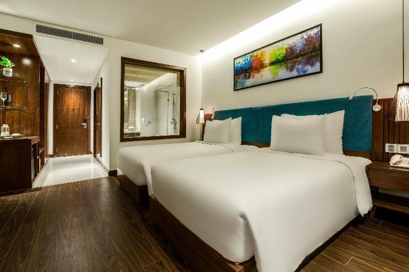 Maximilan Danang Beach Hotel Chambre photo