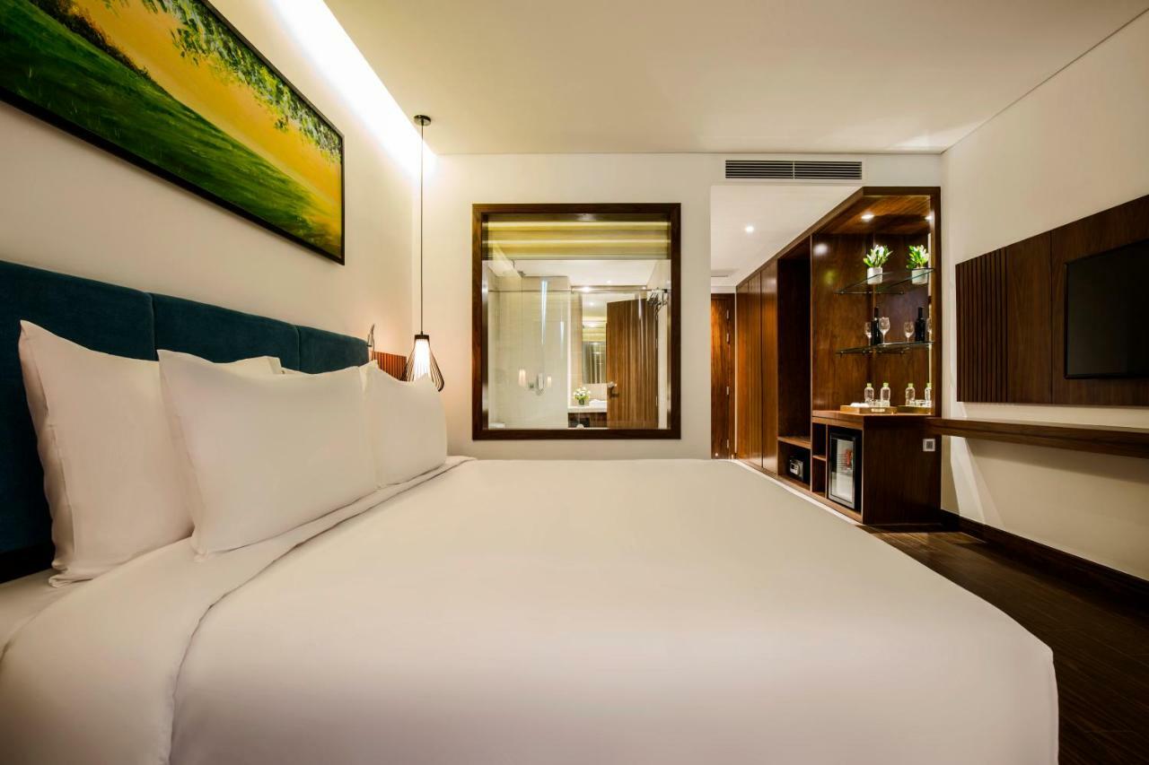 Maximilan Danang Beach Hotel Extérieur photo