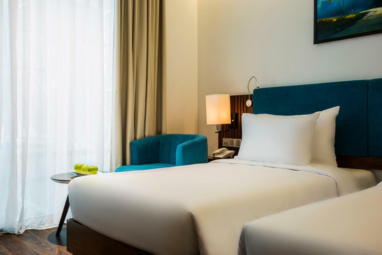 Maximilan Danang Beach Hotel Extérieur photo