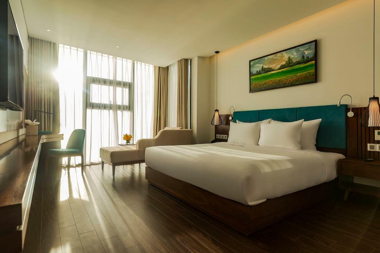 Maximilan Danang Beach Hotel Extérieur photo