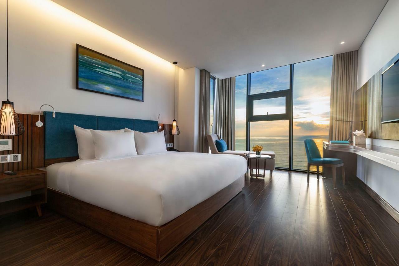 Maximilan Danang Beach Hotel Extérieur photo