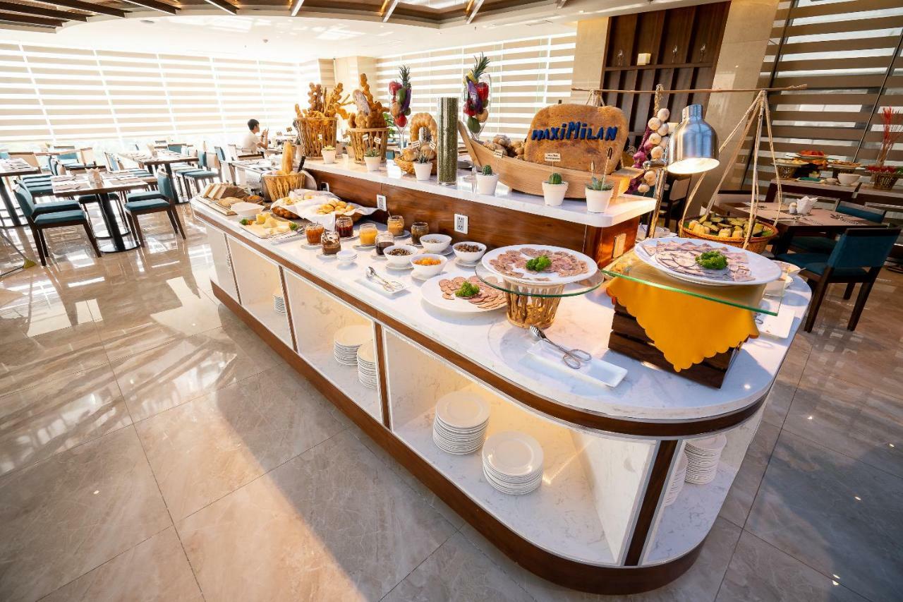 Maximilan Danang Beach Hotel Extérieur photo