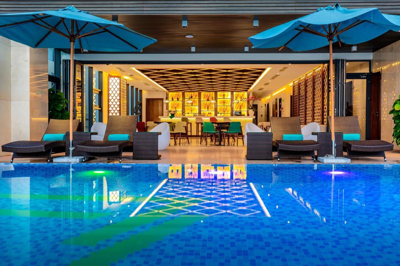 Maximilan Danang Beach Hotel Extérieur photo