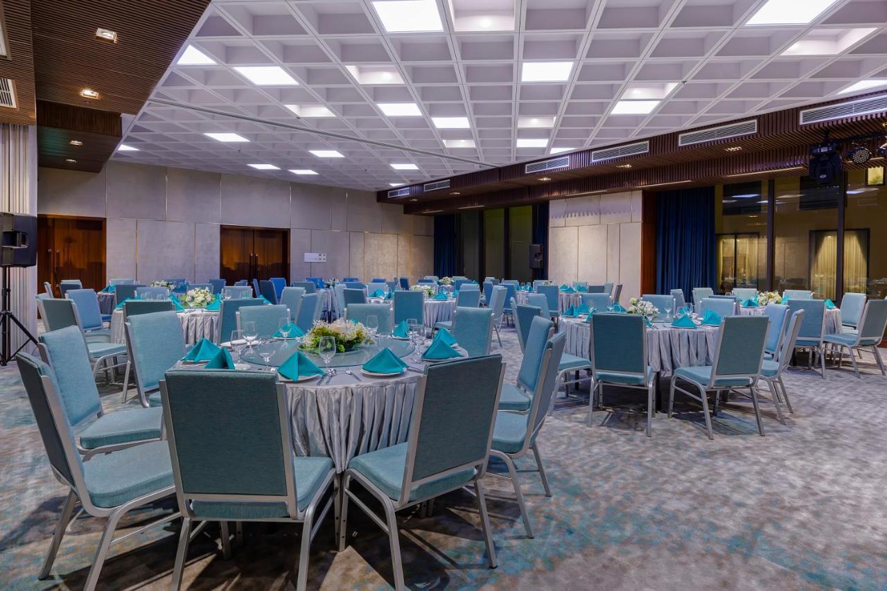 Maximilan Danang Beach Hotel Extérieur photo