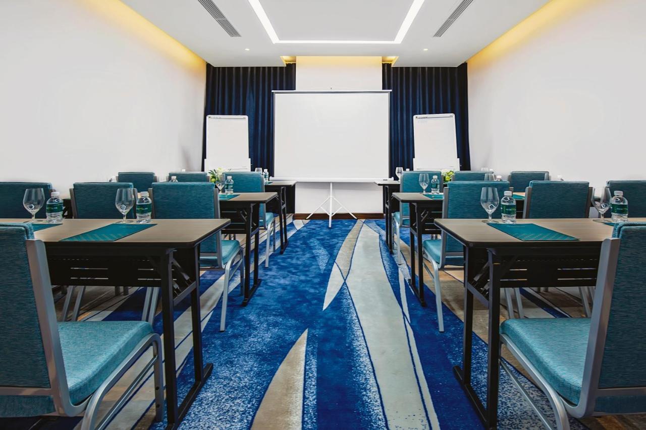 Maximilan Danang Beach Hotel Extérieur photo